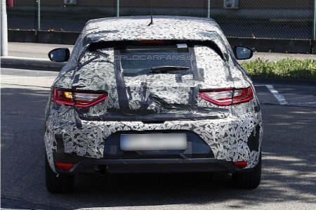 Опубликовано новое шпионское фото хэтчбека Renault Megane 2016