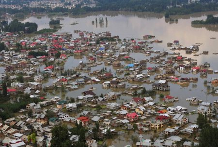 Индия получает из Казахстана страховые выплаты по наводнению в Кашмире и Джамму
