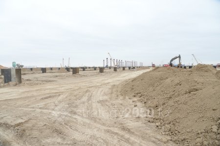 ГПИИР: В строительстве стекольного завода в Кызылорде задействовано 110 рабочих и 20 единиц спецтехники (фото)