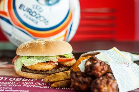 Новые «футбольные» бургеры от Burger King®