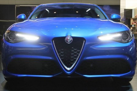 На Парижском автосалоне презентовали седан Alfa Romeo Giulia Veloce (видео)