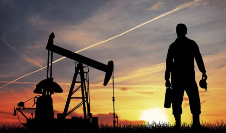 Нефть продолжает дорожать на данных о снижении запасов нефтепродуктов в США