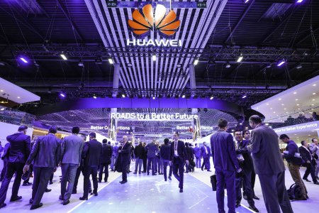 Стирая границы привычного: Huawei представила новые продукты на пути к миру коммуникаций без границ на Mobile World Congress 2018 в Барселоне