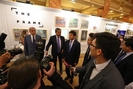 Один день в миллиардах оттенков: в Алматы открылась первая цифровая выставка