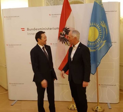 Казахстан и Австрия обсудили либерализацию визового режима