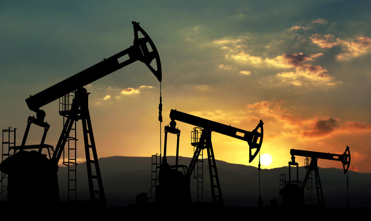 Нефть дрейфует вниз в преддверии публикации еженедельного отчета о запасах