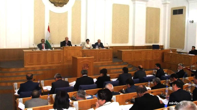 Парламент Таджикистана поддержит президента в вопросе введения моратория на проверки производственников