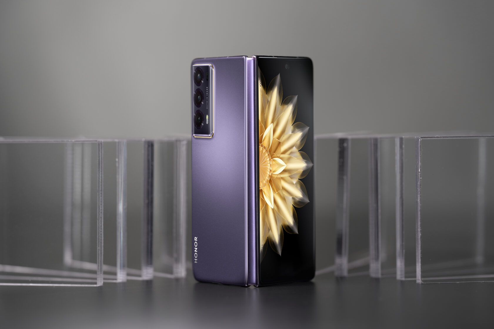 Обзор HONOR Magic V2: первый взгляд на самый тонкий складной смартфон в ...